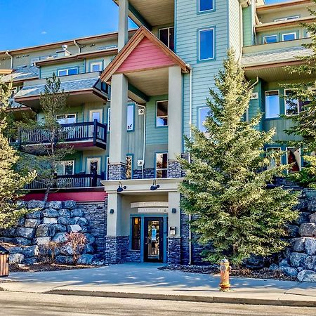 Canmore Mountain View Loft Apartment Heated Outdoor Pool Buitenkant foto