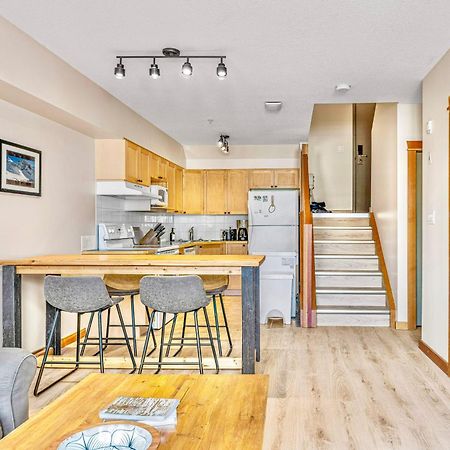 Canmore Mountain View Loft Apartment Heated Outdoor Pool Buitenkant foto