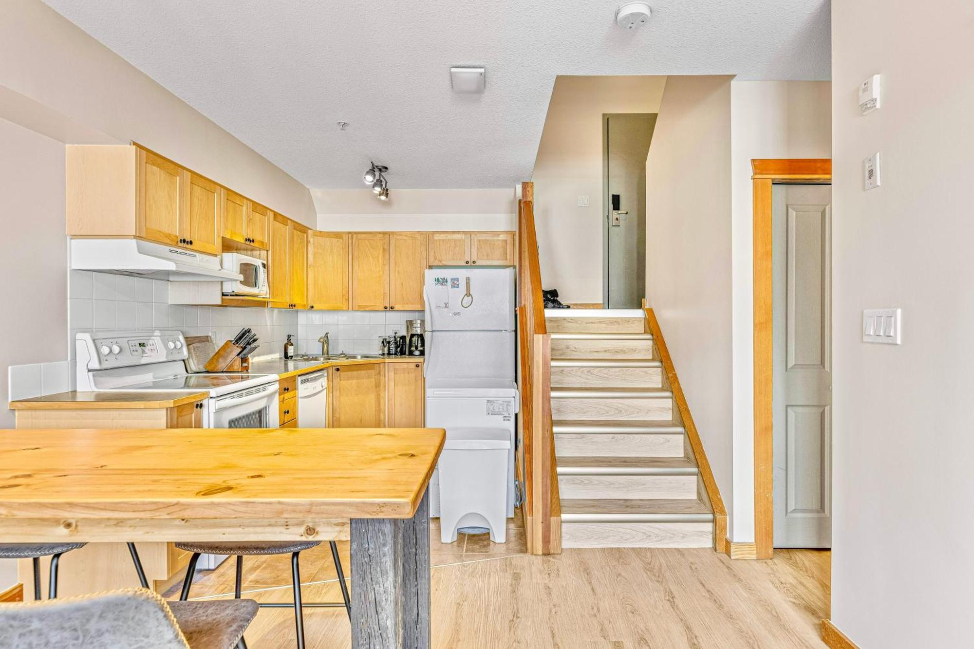 Canmore Mountain View Loft Apartment Heated Outdoor Pool Buitenkant foto