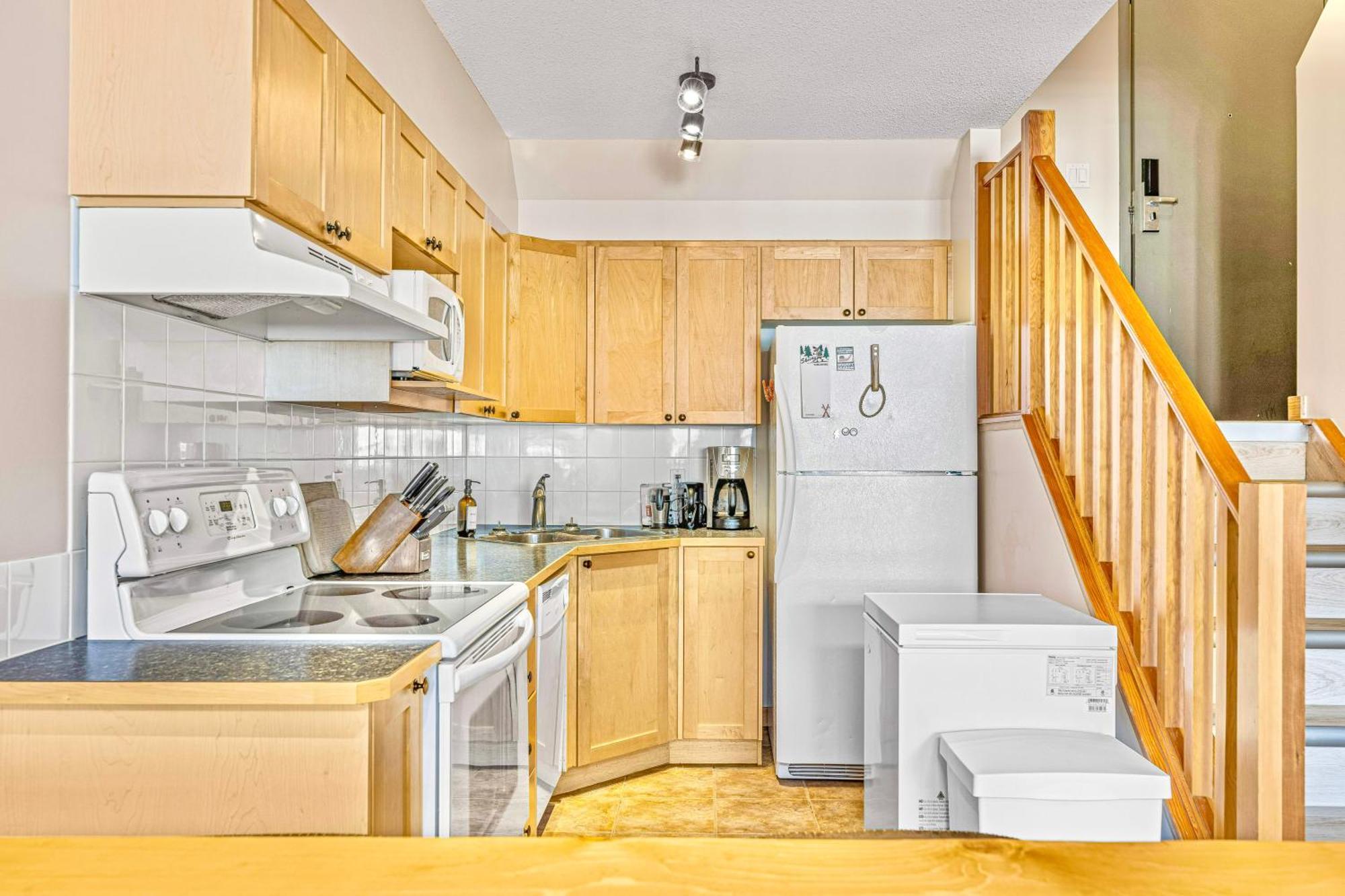 Canmore Mountain View Loft Apartment Heated Outdoor Pool Buitenkant foto
