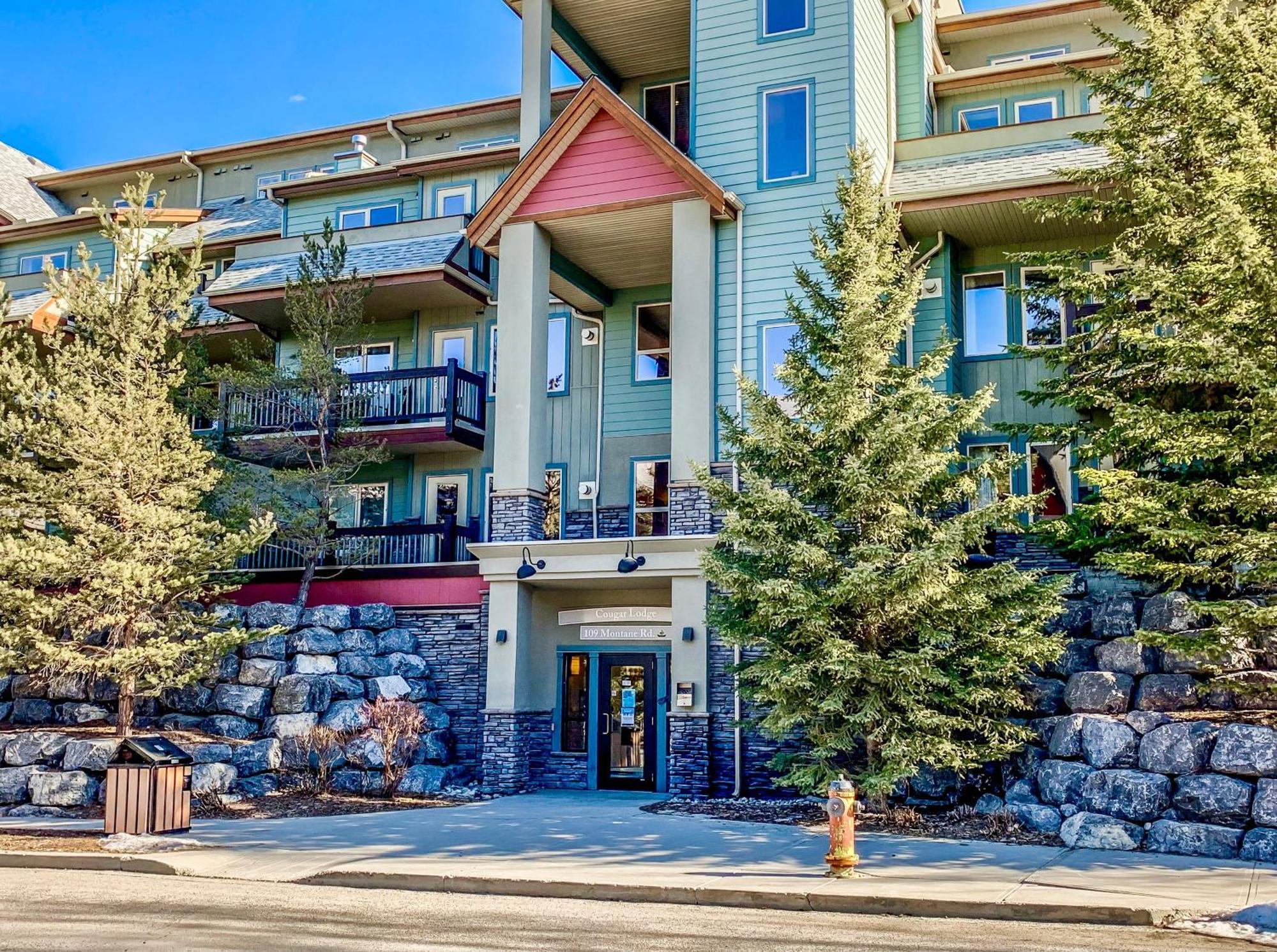 Canmore Mountain View Loft Apartment Heated Outdoor Pool Buitenkant foto