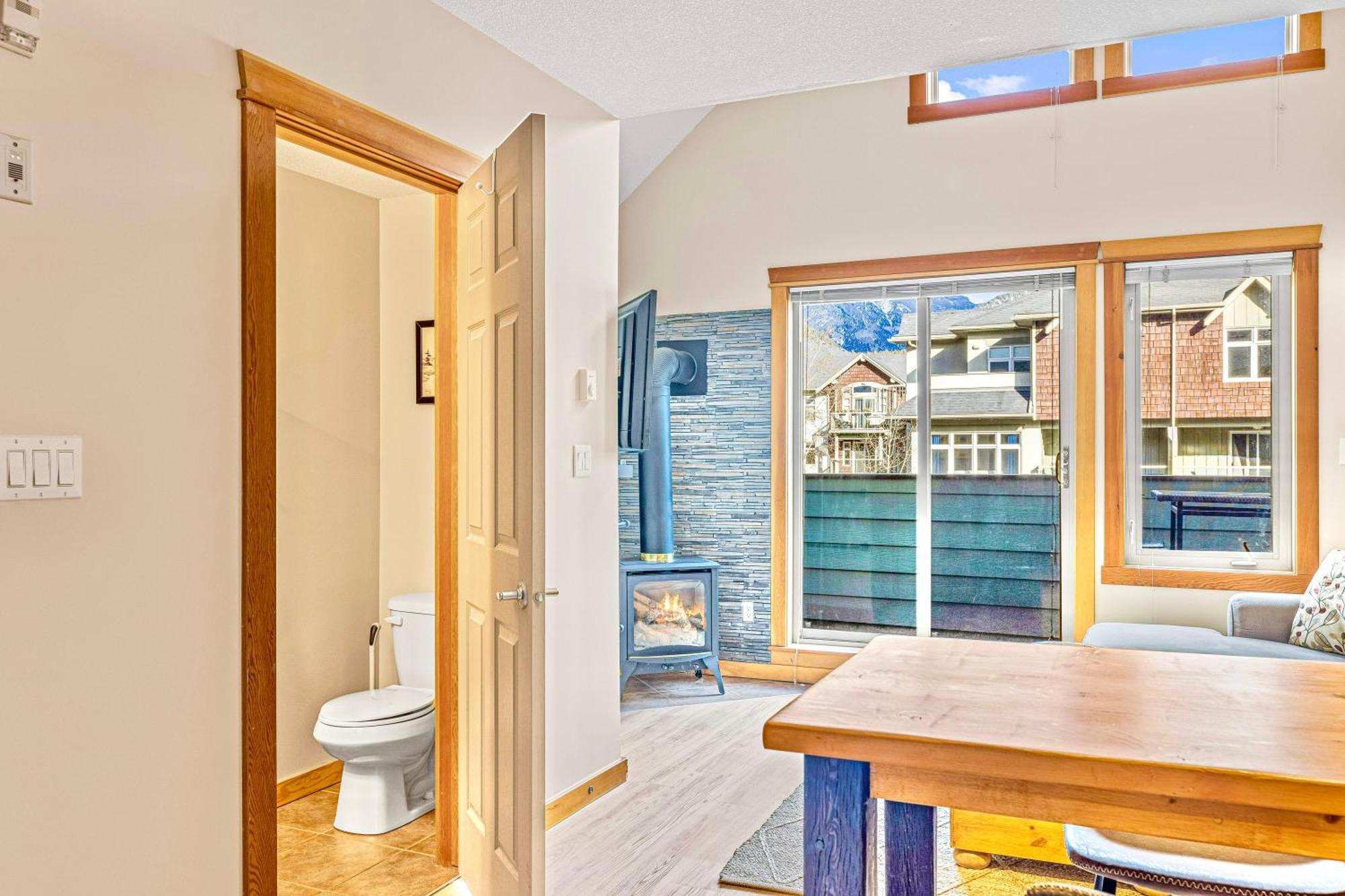 Canmore Mountain View Loft Apartment Heated Outdoor Pool Buitenkant foto